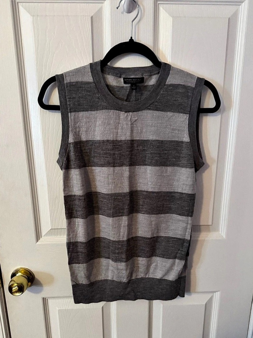 Banana Republic Striped Sleeveless Sweater Size Small